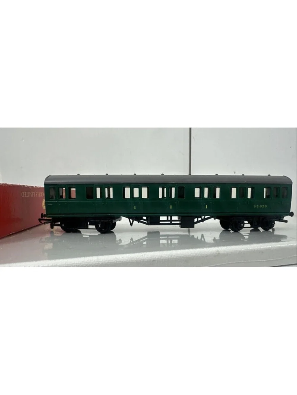 Vintage Tri-ang OO Gauge Southern Region Malachite Green Coach & Van X4 Boxed